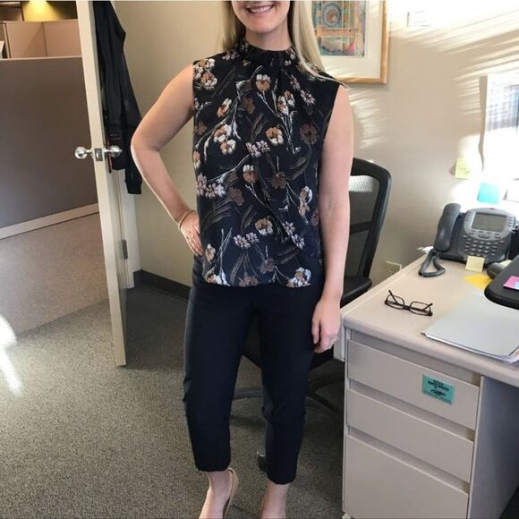 Derek Lam 10 Crosby Floral Textured Jacquard Mock Neck Sleeveless Blouse - Picture 3 of 15